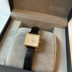 FENDI スクエア ゴールド 腕時計　レディースのサムネイル