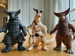 ソフビ　ウルトラ怪獣　ゴモラ＆メカゴモラ＆エレキング　ライブサイン付