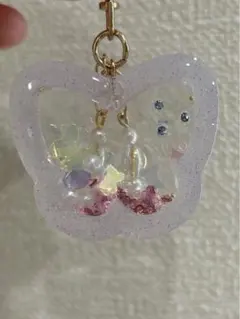 ハンドメイド　シャカシャカシェイカー　バタフライ　レジン　チャーム