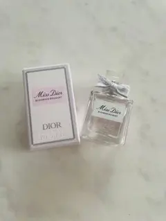 ミスディオール　ブルーミングブーケブーケ　オードトワレ　5ml ミニチュアボトル