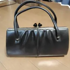 黒 レザー ハンドバッグ