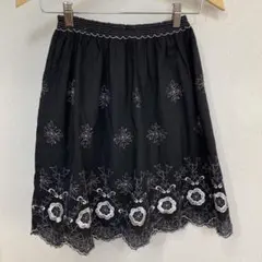 【美品】ラストシーン プレミアム 花柄刺繍スカラップスカート ブラック S〜Mのサムネイル