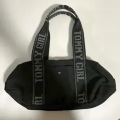 Tommy Girl ブラック ハンドバッグ ロゴ入 ポケット付 マチたっぷり