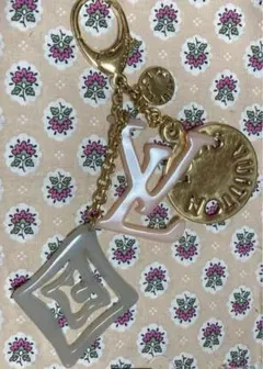 ルイヴィトン ポルトクレ LV イニシアル ゴールド キーホルダー