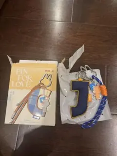 ラブブ　Pin for Love ペンダント　イニシャル　J