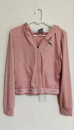 PUMA（プーマ）のレディースパーカーです