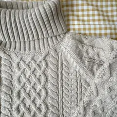 Hether ケーブル編み ニット セーター ベージュ ハイネック タートル