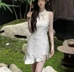 ホワイト フリル付き スリーブレスドレス