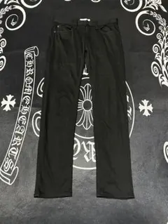 GU ブラック ストレートレッグ デニムパンツ　スキニージーンズ