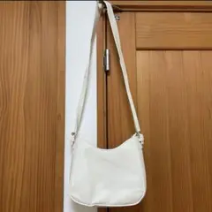 ホワイト ショルダーバッグ