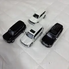 ランドクルーザー300ミニカー4台セット 黒白 1/64