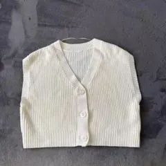 アイボリー Vネック ニットベスト