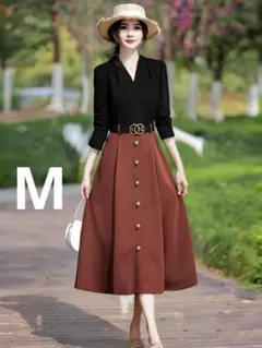 春のお出かけにウエストベルトポイント黒・茶色のAラインワンピース