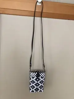 編み込みデザイン スマホショルダーバッグ