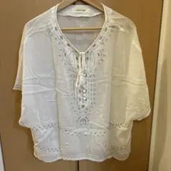 Jewel Changes 刺繍入りホワイト半袖ブラウスのサムネイル
