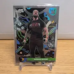 Topps Chrome Cosmic WWE Roman Reignsカード