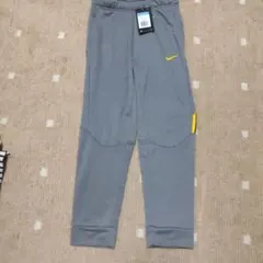 未使用★140 150　ナイキ　ズボン　パンツ★スウェット★