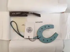 【新品未使用】エルメス HERMES パドック 馬蹄チャーム ライトブルーのサムネイル