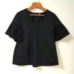 レース　Vネック　ブラウス　7号　きれいめ　オフィカジ　黒　トップスのサムネイル
