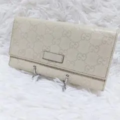 美品✨グッチ◇薄型フラップ長財布　ロゴエンボスシマレザーアイボリーゴールド金具