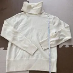 ユニクロ　カシミヤタートルネックニット