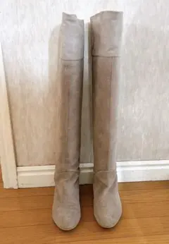 ベージュ スエード ロングブーツ 低ヒール