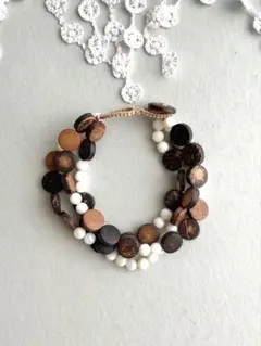 シェルブレスレット　ウッドビーズ　自然派　金属アレルギーなし　夏　３連