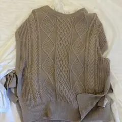 ケーブルニット ベスト