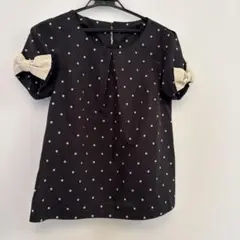 水玉の可愛い半袖トップスのサムネイル