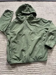 UNIQLO UVカットポケッタブルパーカ カーキ 140cmのサムネイル
