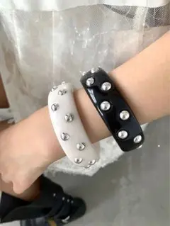 スタッズ バングル ブラック×シルバーmade in ITALY - メルカリ