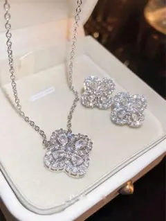 高級CZ ダイヤモンド　クローバー　ネックレス　ピアス　セット　シルバー　上品