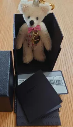 美品【PRADA】ベアトリック 黒ドレス ホワイトベア キーホルダー クマ