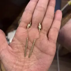 ゴールド シルバー ツイストデザイン ピアス