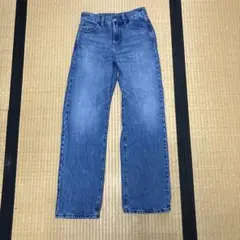 ユニクロ　ストレートジーンズ