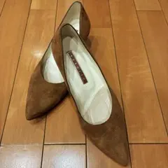 美品！ヨシト　スエードパンプス　ヒール高4.5センチ　サイズ22.5センチのサムネイル