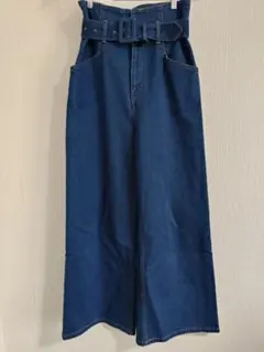 美品●ダイアグラム　ベルト付ハイウエストデニムワイドパンツ 36 グレースのサムネイル