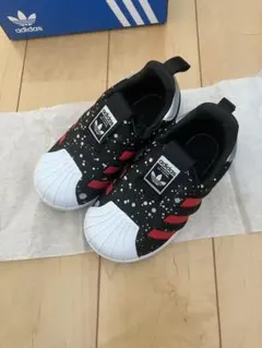 adidas スニーカー ブラック/レッド