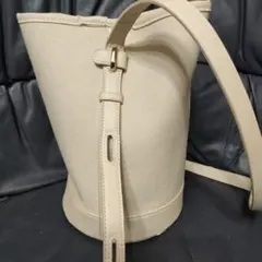 ベージュ キャンバス バケツ型ショルダーバッグ　長さ調節可能ストラップ