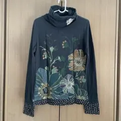 タートルネック 黒 Tシャツ