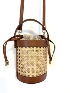 【希少】【美品】エルメス アリアンヌ アラバスター トレイ 小物入れ 透明H 白 希少】【美品】エルメス アリアンヌ アラバスター トレイ 小物入れ