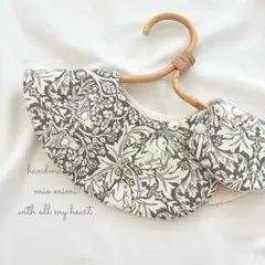 ●残り１点●ハンドメイド　まんまるスタイ　ウィリアムモリス　ブラザーラビット