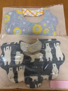 新品未使用　ハンドメイド スタイ 2枚セット 花柄 シロクマ