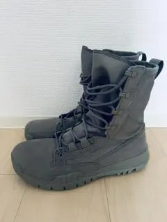 ミリタリー スニーカー
