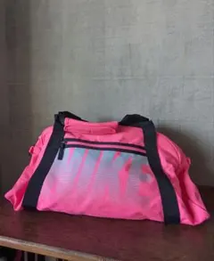 Nike ピンク ボストンバッグ　旅行　スポーツのサムネイル