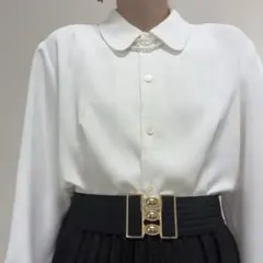 オフ白 クラシカル レトロ パールアクセ付き ブラウス 長袖のサムネイル