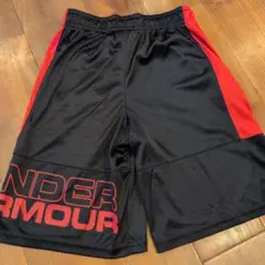 Under Armour ハーフパンツ 黒/赤