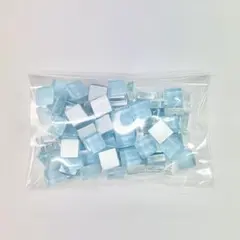 ガラスタイル　ミルキーブルー