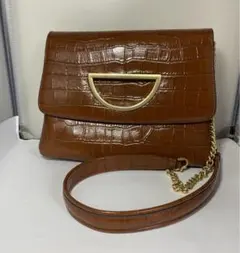 サマンサタバサ バイオレットDチェーン付クラッチバッグクロコ型押し