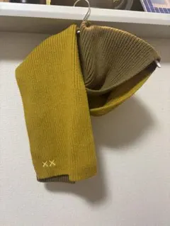 ユニクロ　カウズマフラー